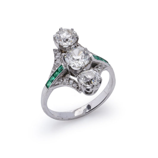 Art Deco 3-Stone Diamond And Emerald Ring In Platinum