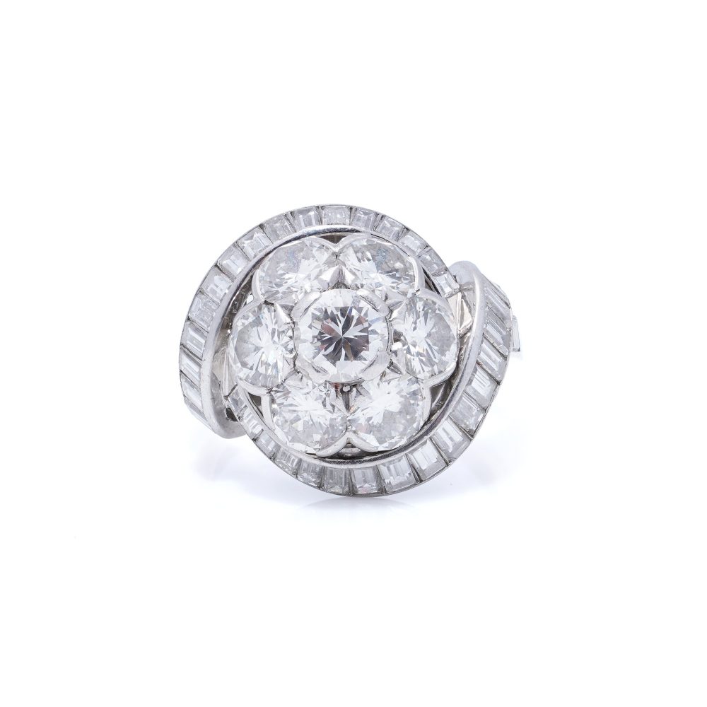 Vintage Van Cleef Arpels Platinum Ring With 4.2 Carats Of Diamonds