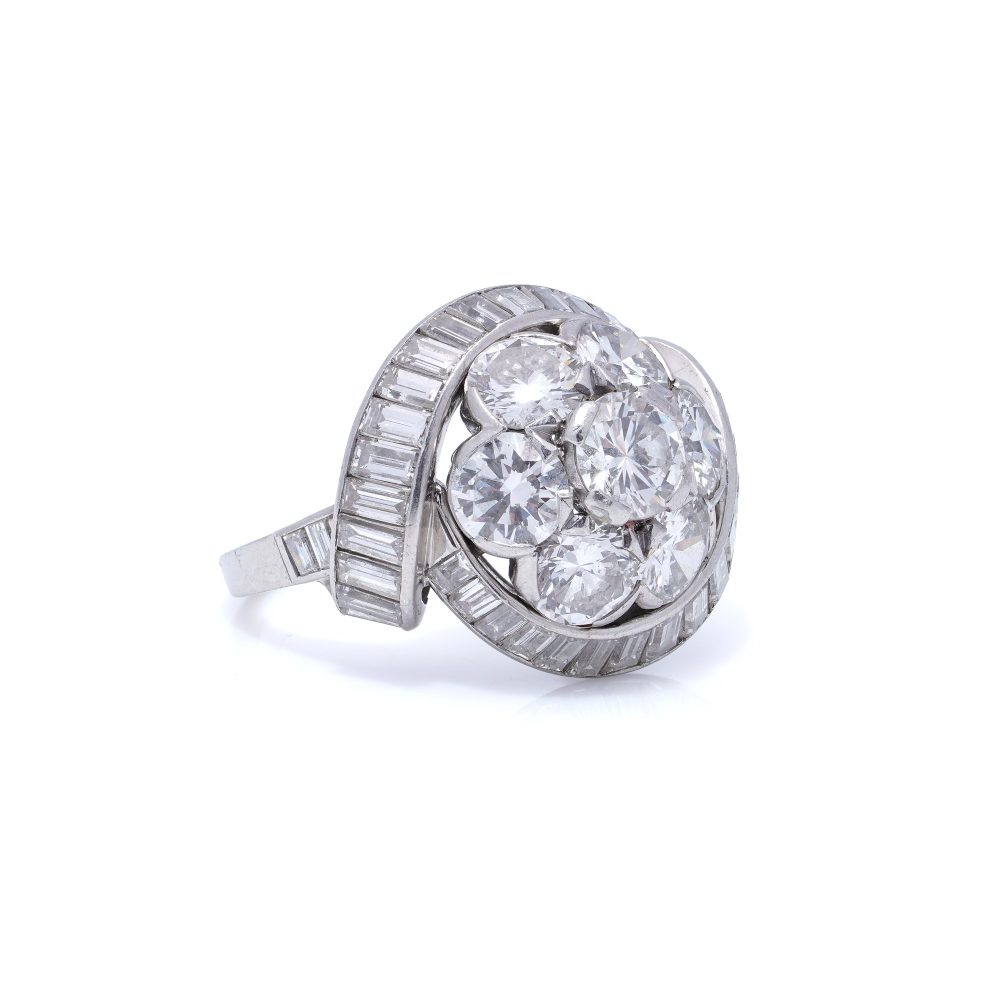 Vintage Van Cleef Arpels Platinum Ring With 4.2 Carats Of Diamonds