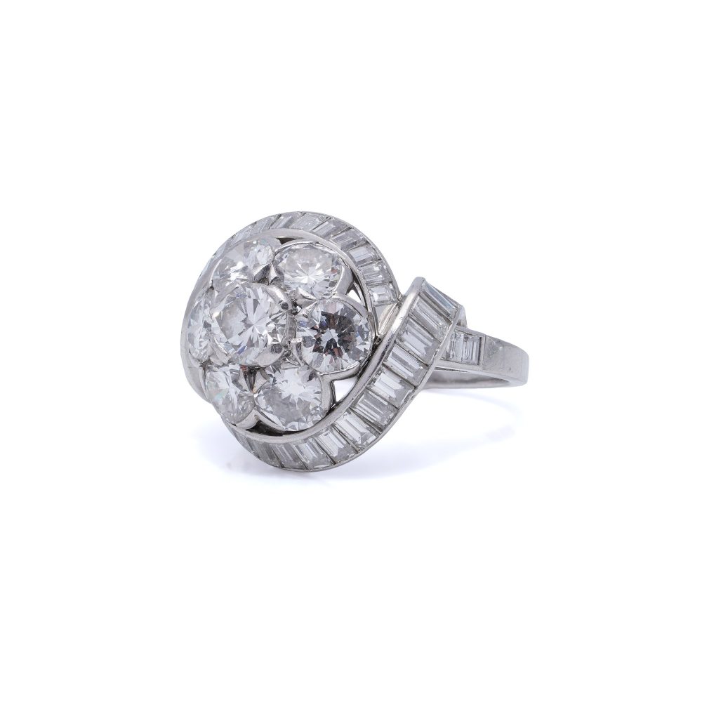 Vintage Van Cleef Arpels Platinum Ring With 4.2 Carats Of Diamonds
