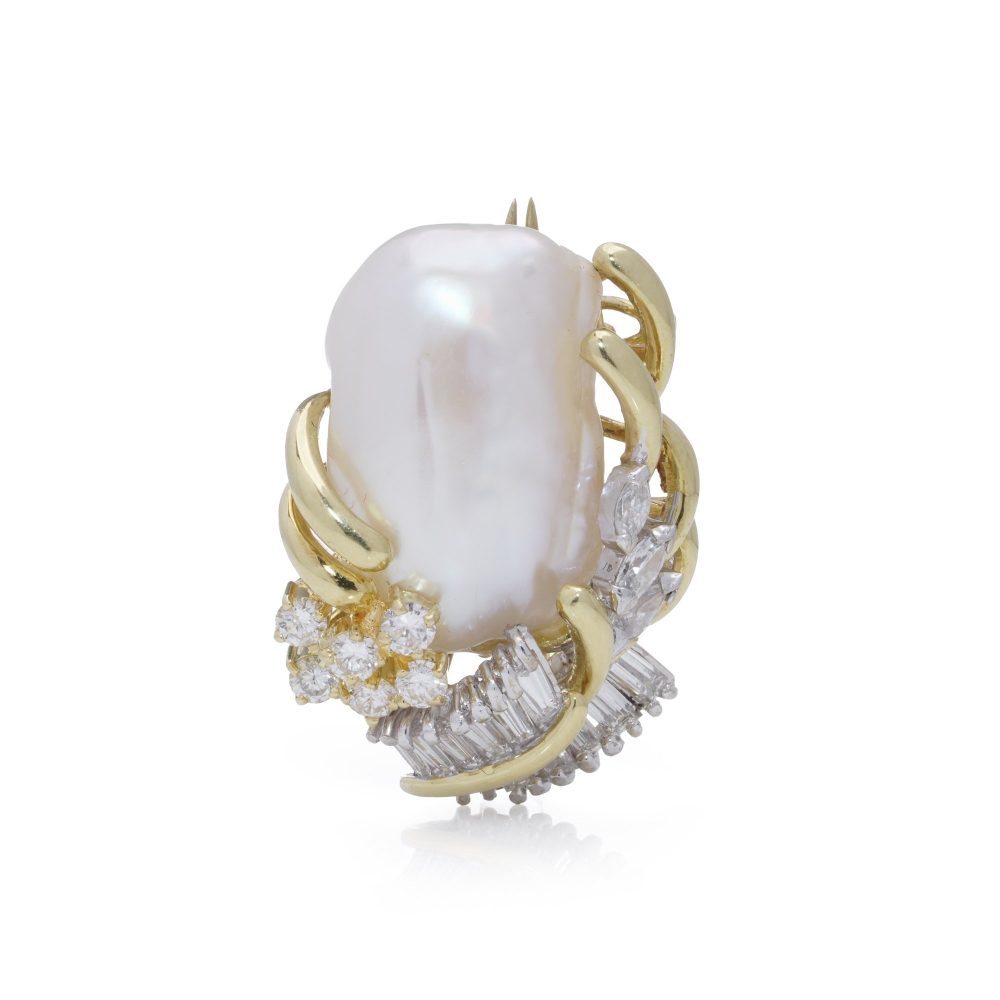 Pearl And Diamond Pendant/Brooch In 18 Carat Yellow Gold
