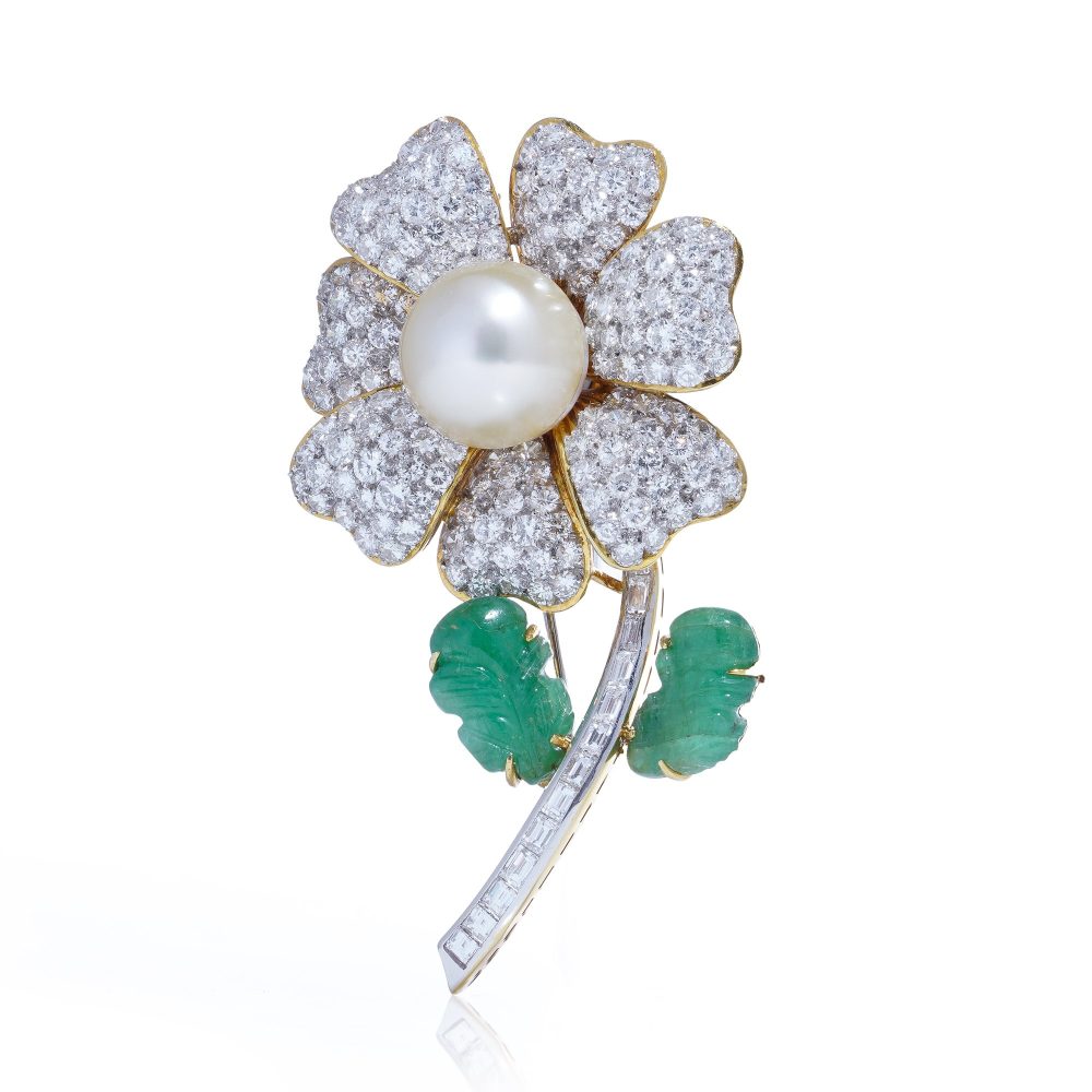 Floral brooch with pearl, diamonds and emeralds in gold.