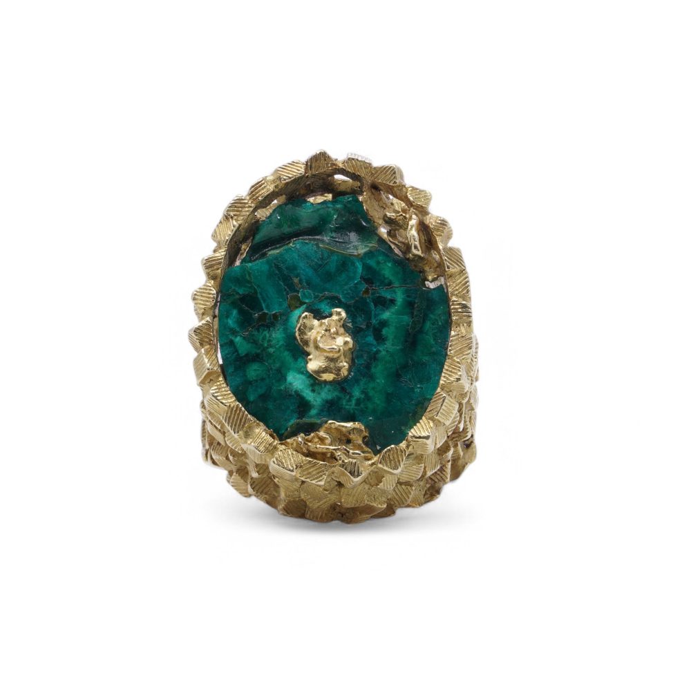 Vintage malachite ring in gold.