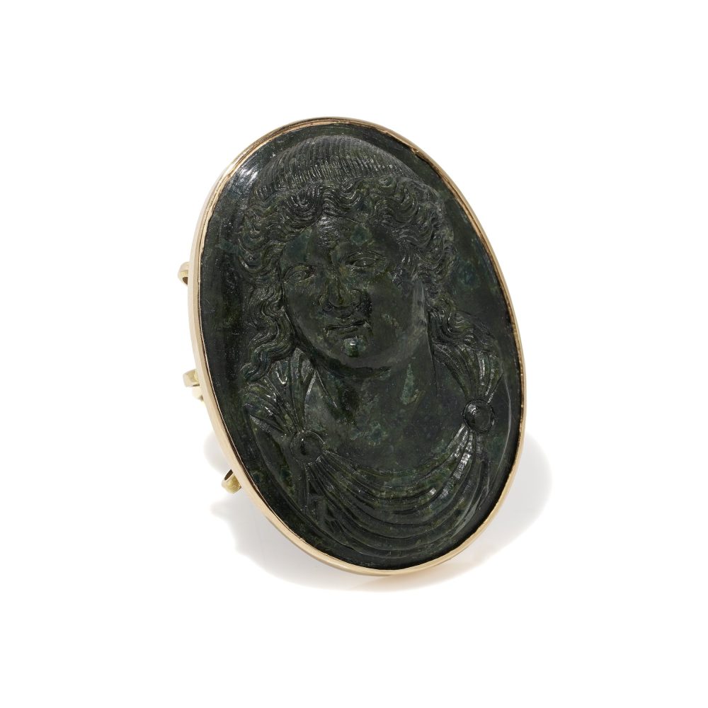 Antique 18 carat Yellow Gold Green Hard-stone Alexander The Great Cameo Ring