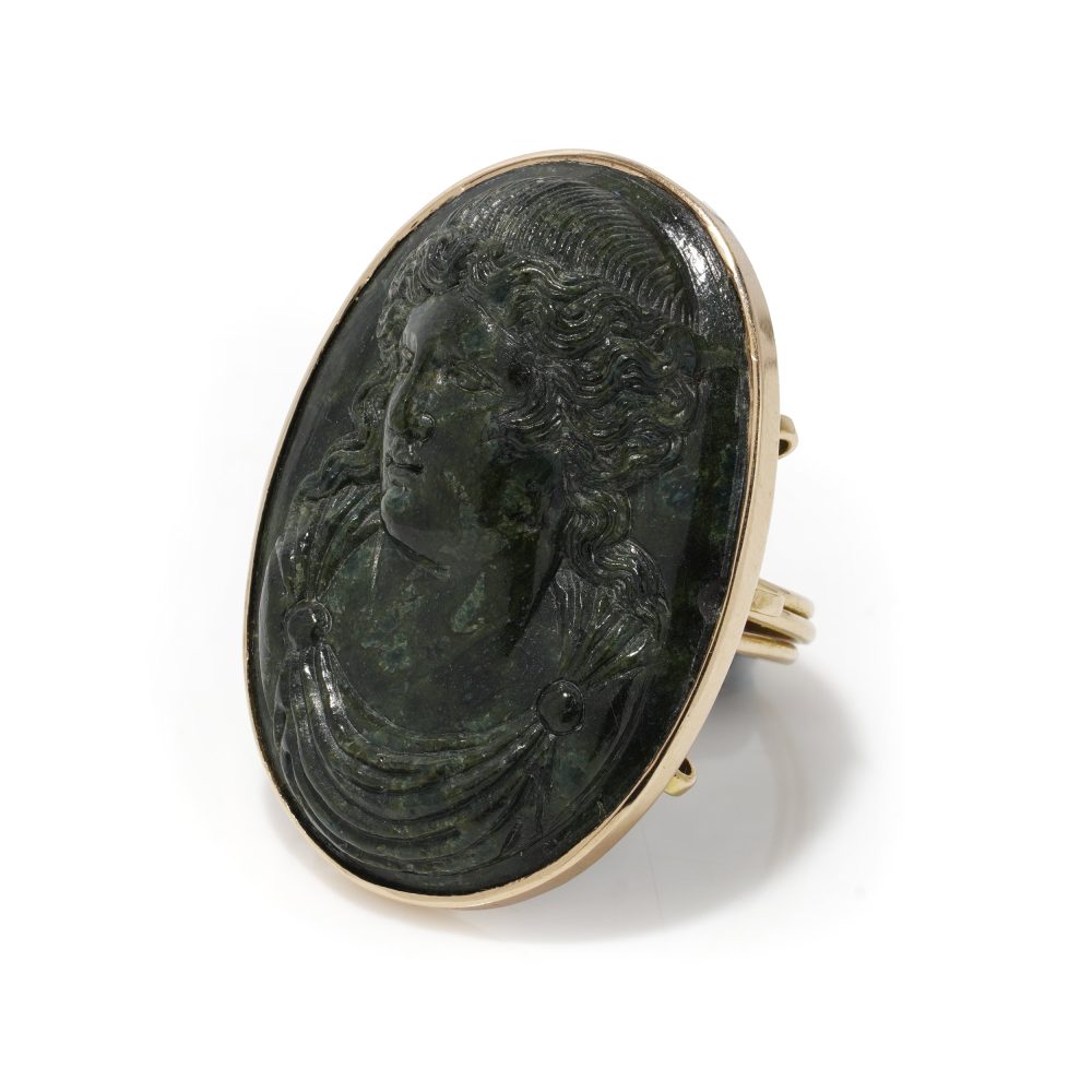 Antique 18 carat Yellow Gold Green Hard-stone Alexander The Great Cameo Ring