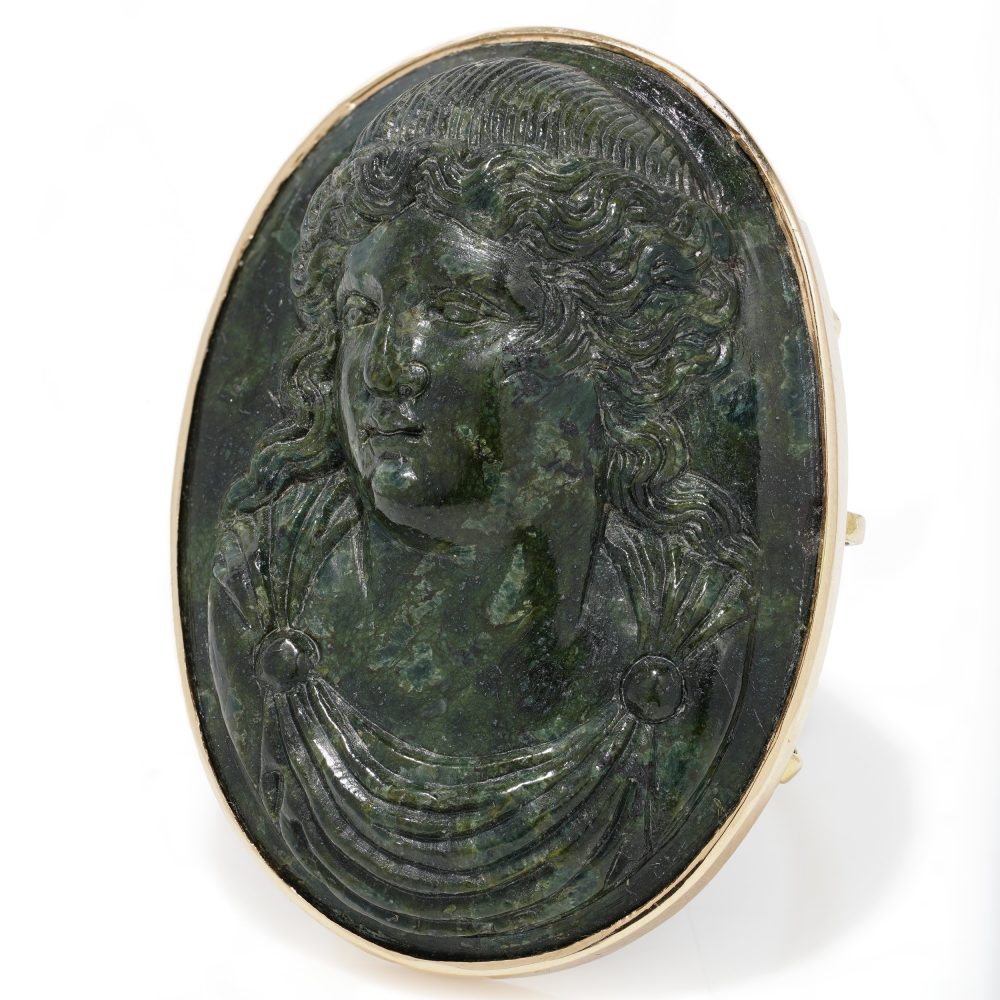 Antique 18 carat Yellow Gold Green Hard-stone Alexander The Great Cameo Ring