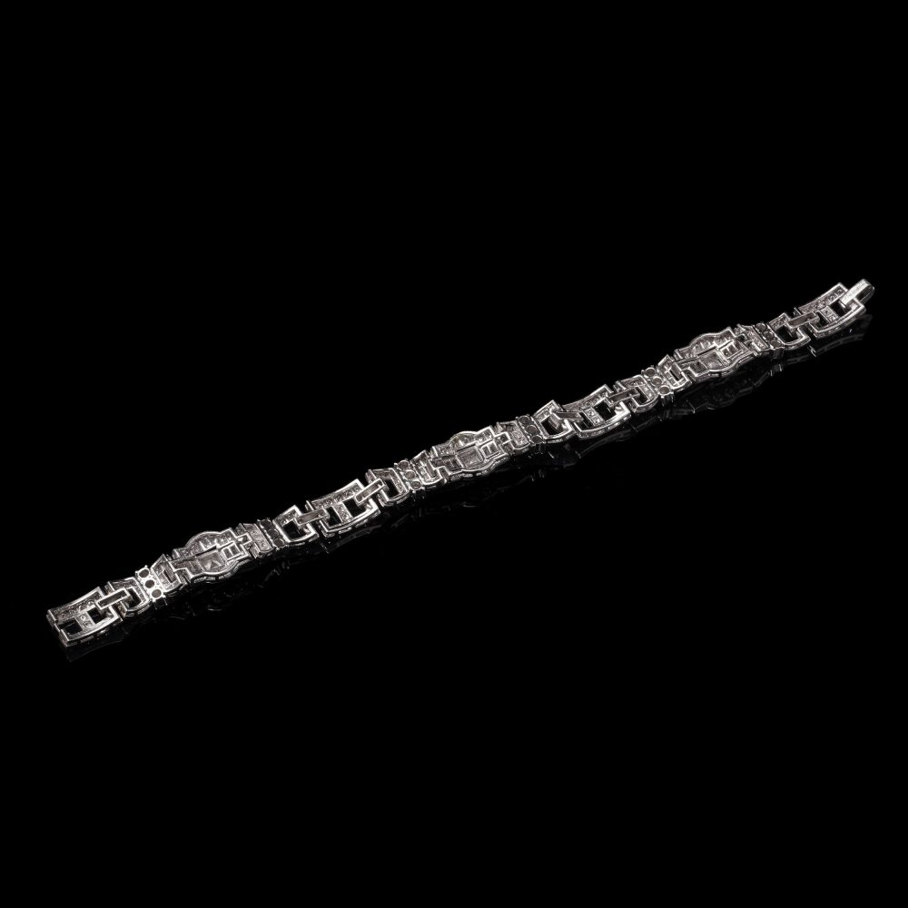 Antique 9.21 Carat Diamond Bracelet In Platinum