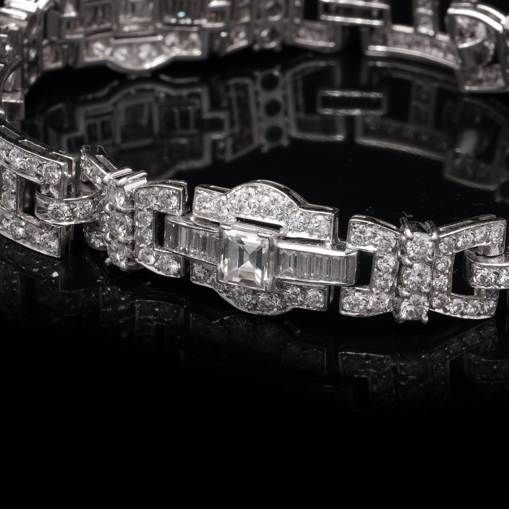 Antique 9.21 Carat Diamond Bracelet In Platinum