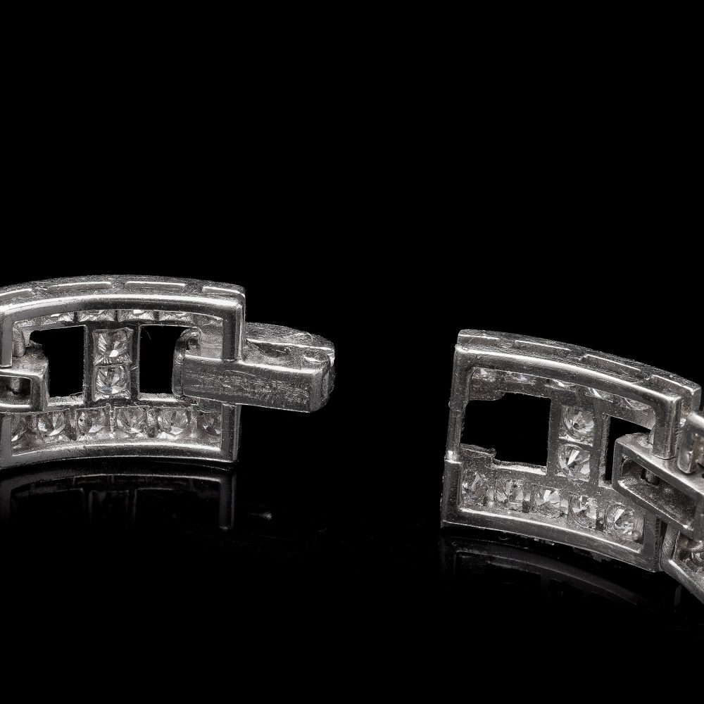 Antique 9.21 Carat Diamond Bracelet In Platinum