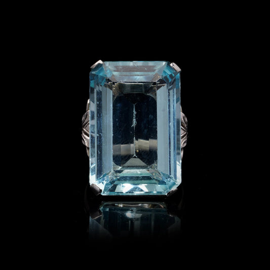 Vintage 18kt Gold Ring with Natural Aquamarine