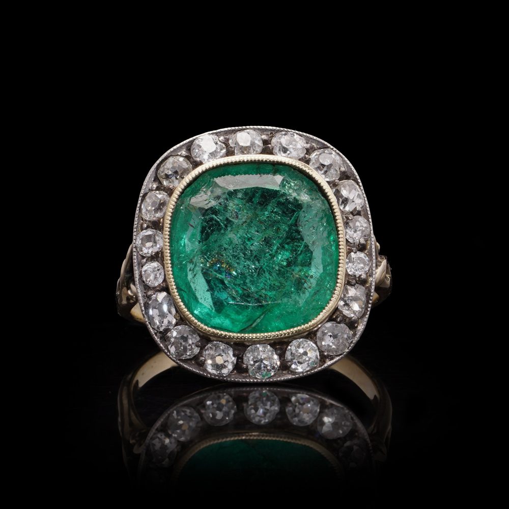 Antique 15 Carat Yellow Gold Ring With 7 Carat Colombian Emerald And Old Cut Diamonds