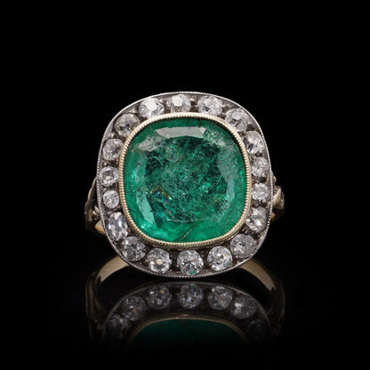 Antique 15 Carat Yellow Gold Ring With 7 Carat Colombian Emerald And Old Cut Diamonds