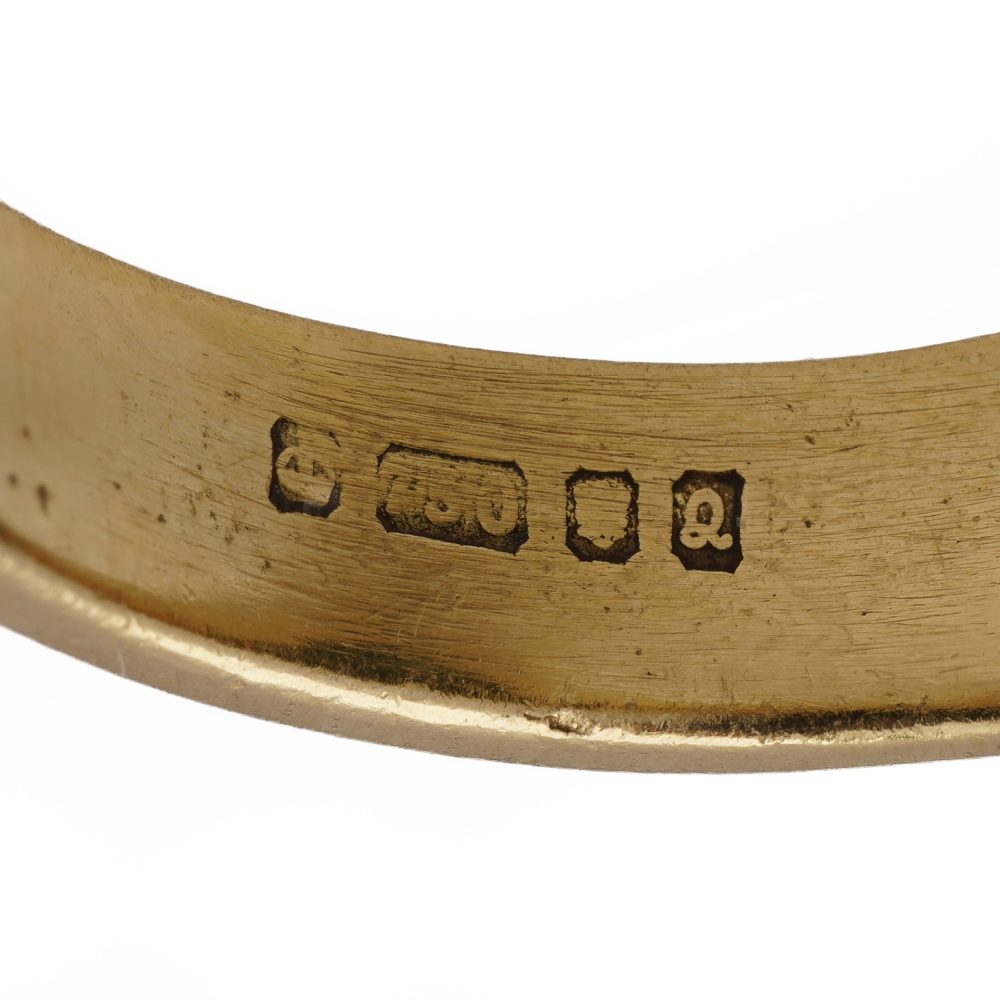 18 Carat Yellow Gold Hematite Coat of Arms Signet Ring