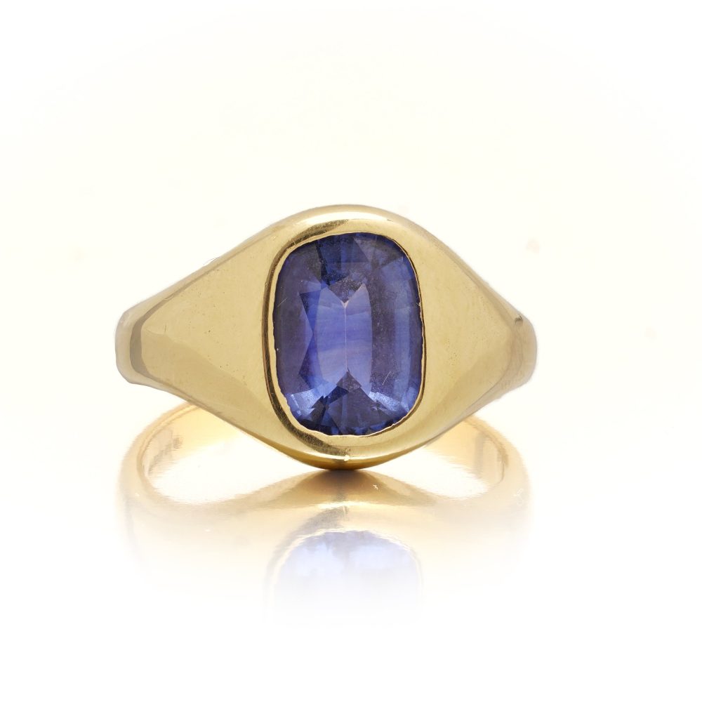 18 Carat Yellow Gold Ring With 3.30 Carat Ceylon Sapphire