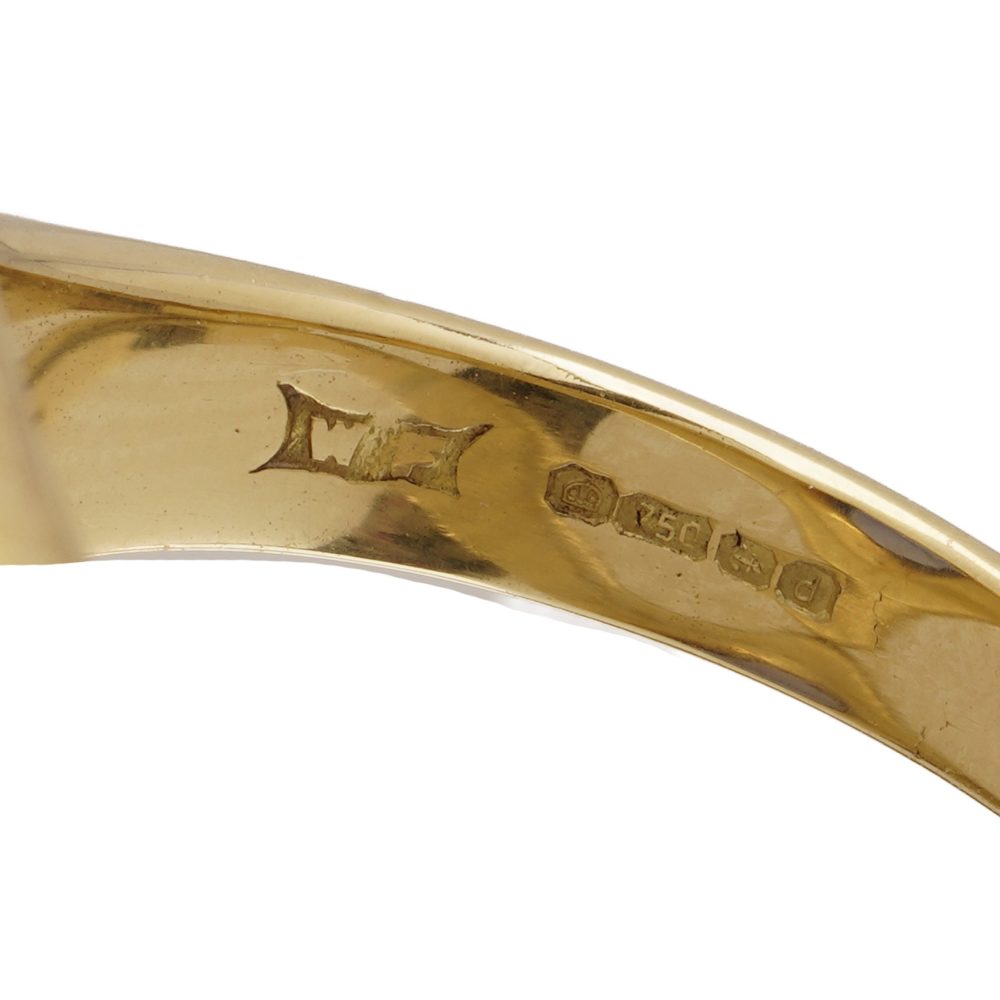 18 Carat Yellow Gold Ring With 3.30 Carat Ceylon Sapphire