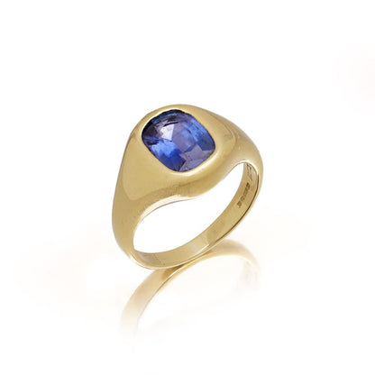 18 Carat Yellow Gold Ring With 3.30 Carat Ceylon Sapphire