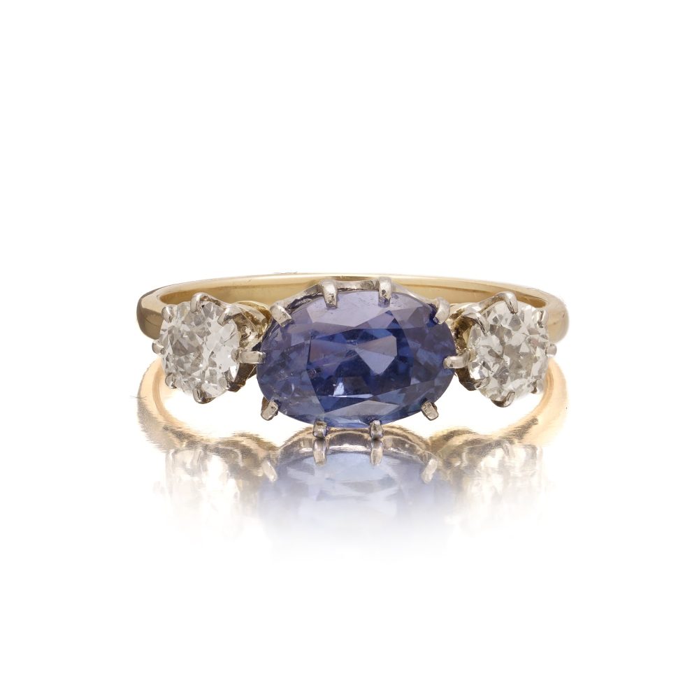 18 Carat Yellow Gold Three-Stone Ring With 3.70 Carat Natural Sapphire And Diamonds