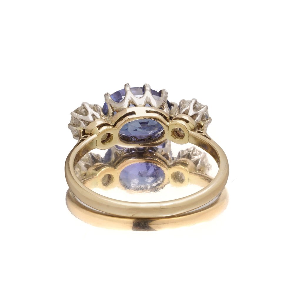 18 Carat Yellow Gold Three-Stone Ring With 3.70 Carat Natural Sapphire And Diamonds