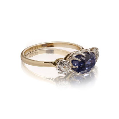 18 Carat Yellow Gold Three-Stone Ring With 3.70 Carat Natural Sapphire And Diamonds