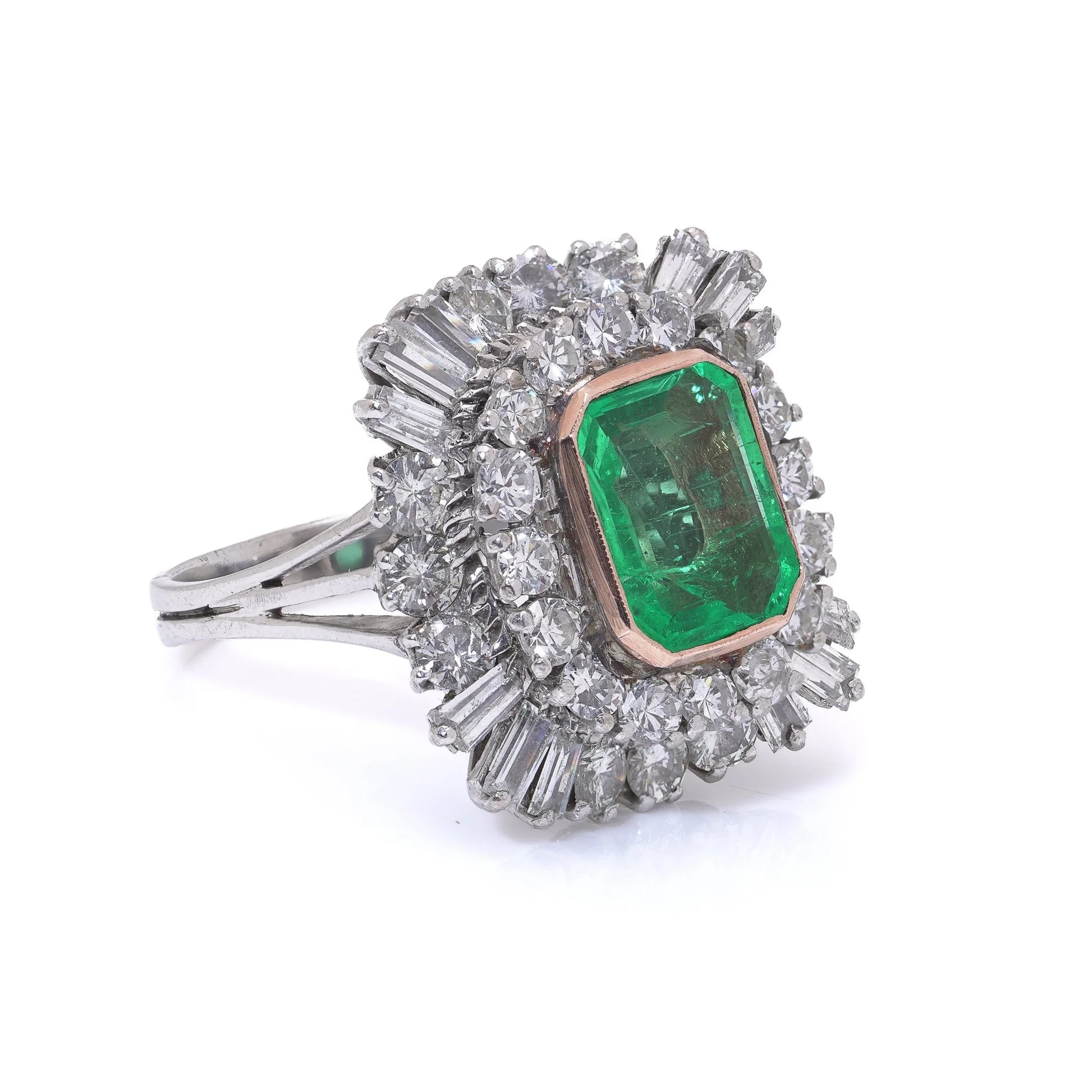 Vintage White Gold Ring with 4ct Colombian Emerald and Diamonds