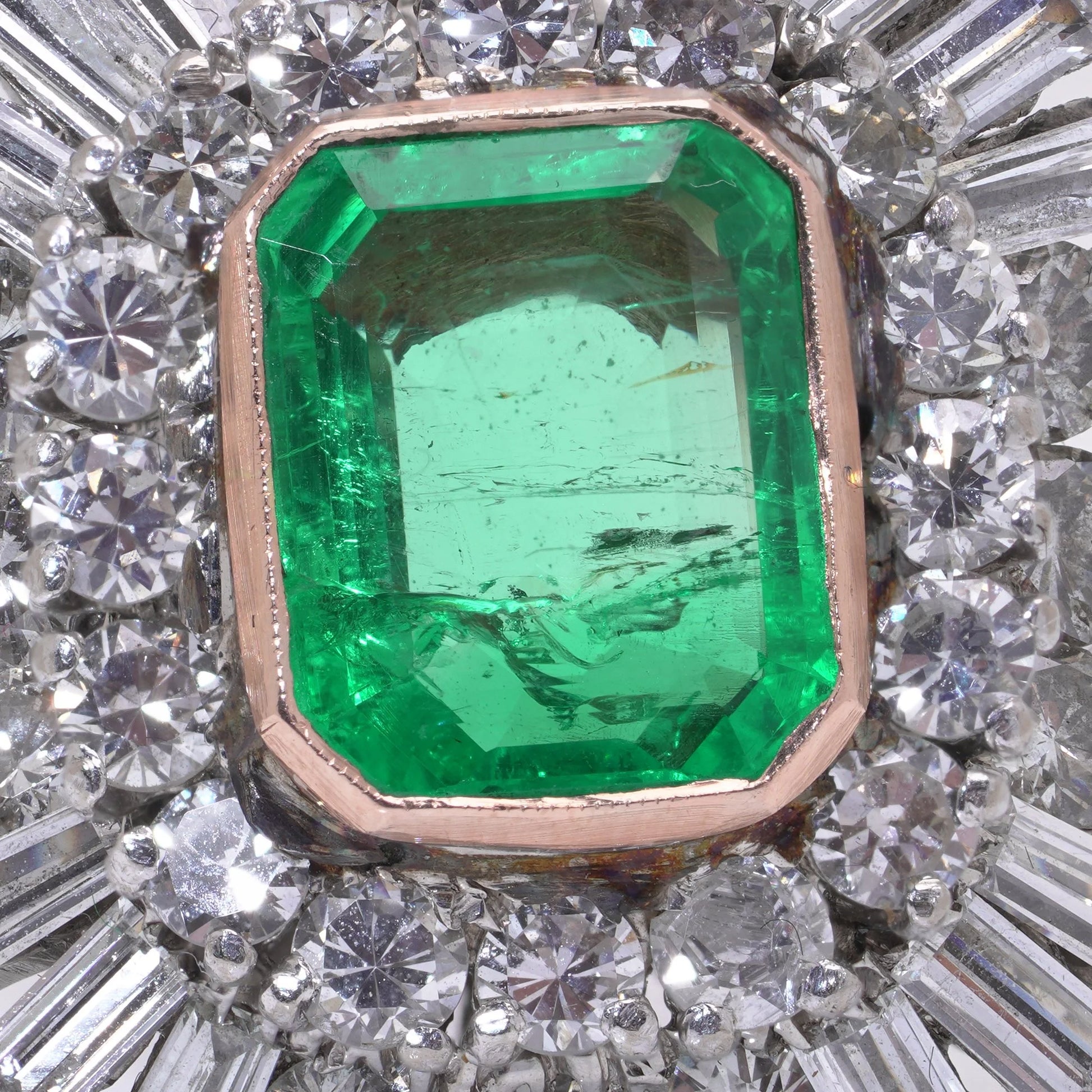 Vintage White Gold Ring with 4ct Colombian Emerald and Diamonds