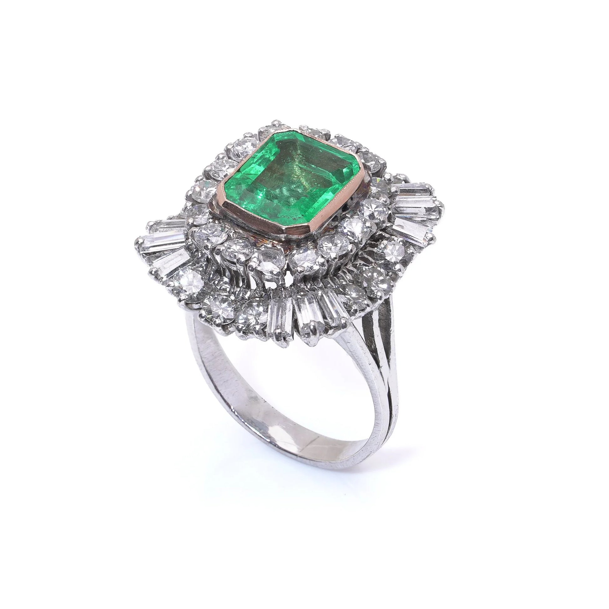 Vintage White Gold Ring with 4ct Colombian Emerald and Diamonds