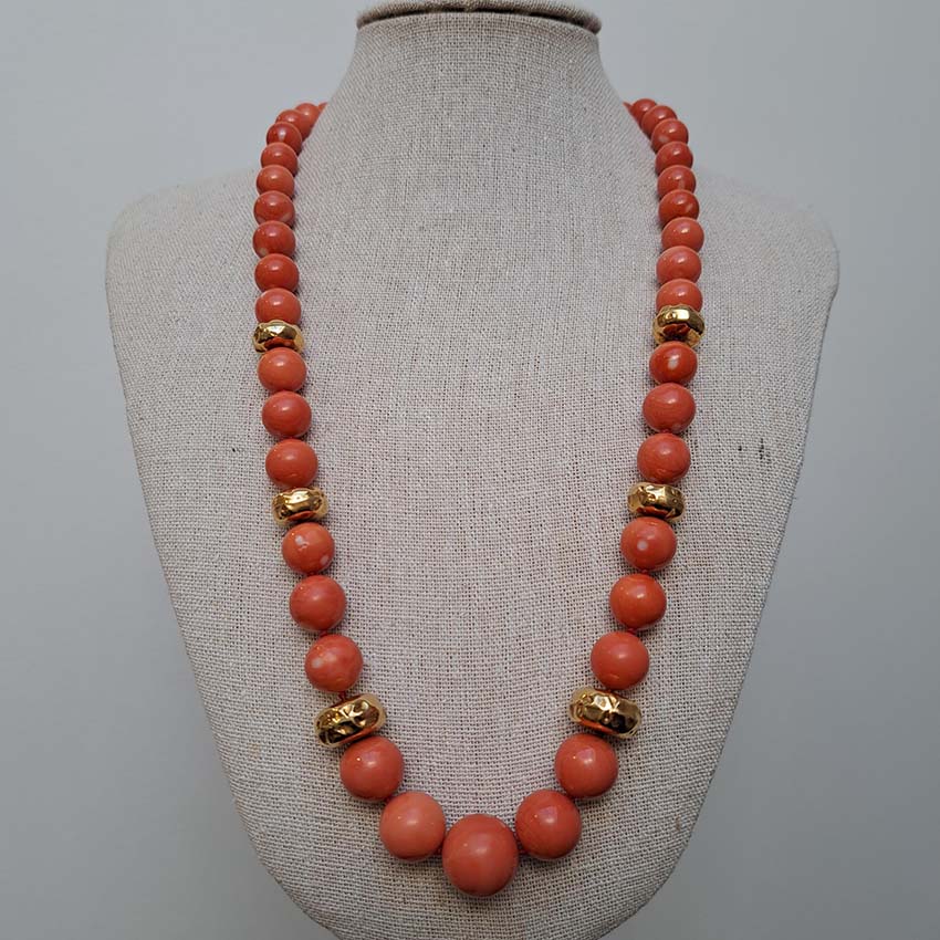 Antique Japanese Momo Coral and Gold Graduated Bead Necklace, single strand graduating orange-pink Momo coral and 18ct yellow gold disc beads with 14ct yellow gold bead clasp in fitted antique box