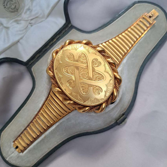 Antique Gold Locket Bracelet with Fitted Box, stunning 18ct high carat gold bracelet with central large oval locket compartment articulated links move seamlessly around the wearers' wrist. Comes in original antique fitted box