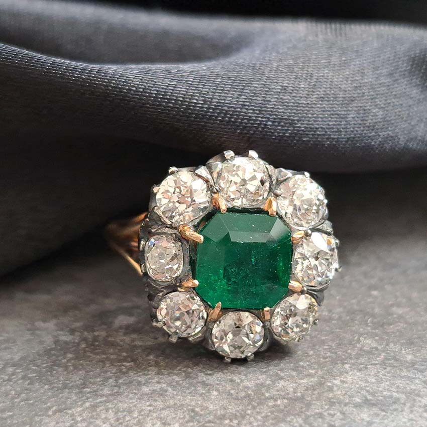 Georgian Antique Colombian Emerald and Old Cut Diamond Cluster Ring