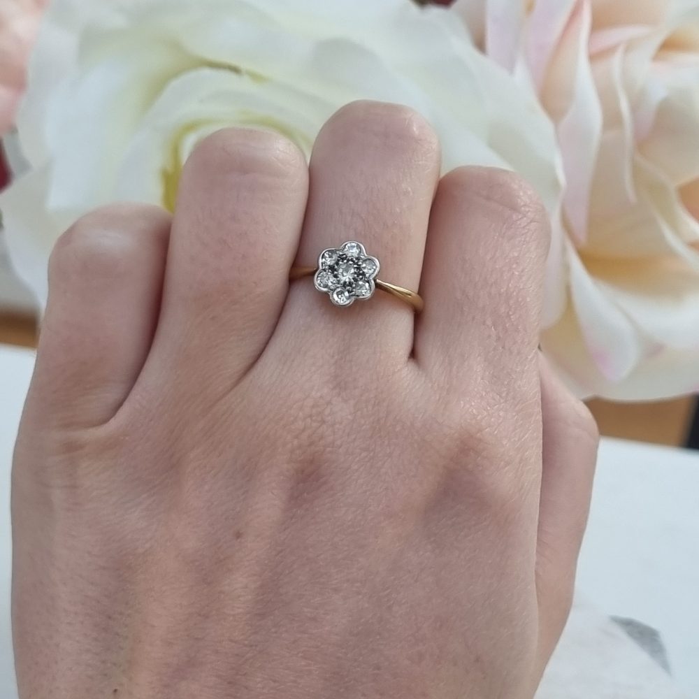 Vintage Art Deco Diamond Daisy Cluster Ring in 18ct Gold