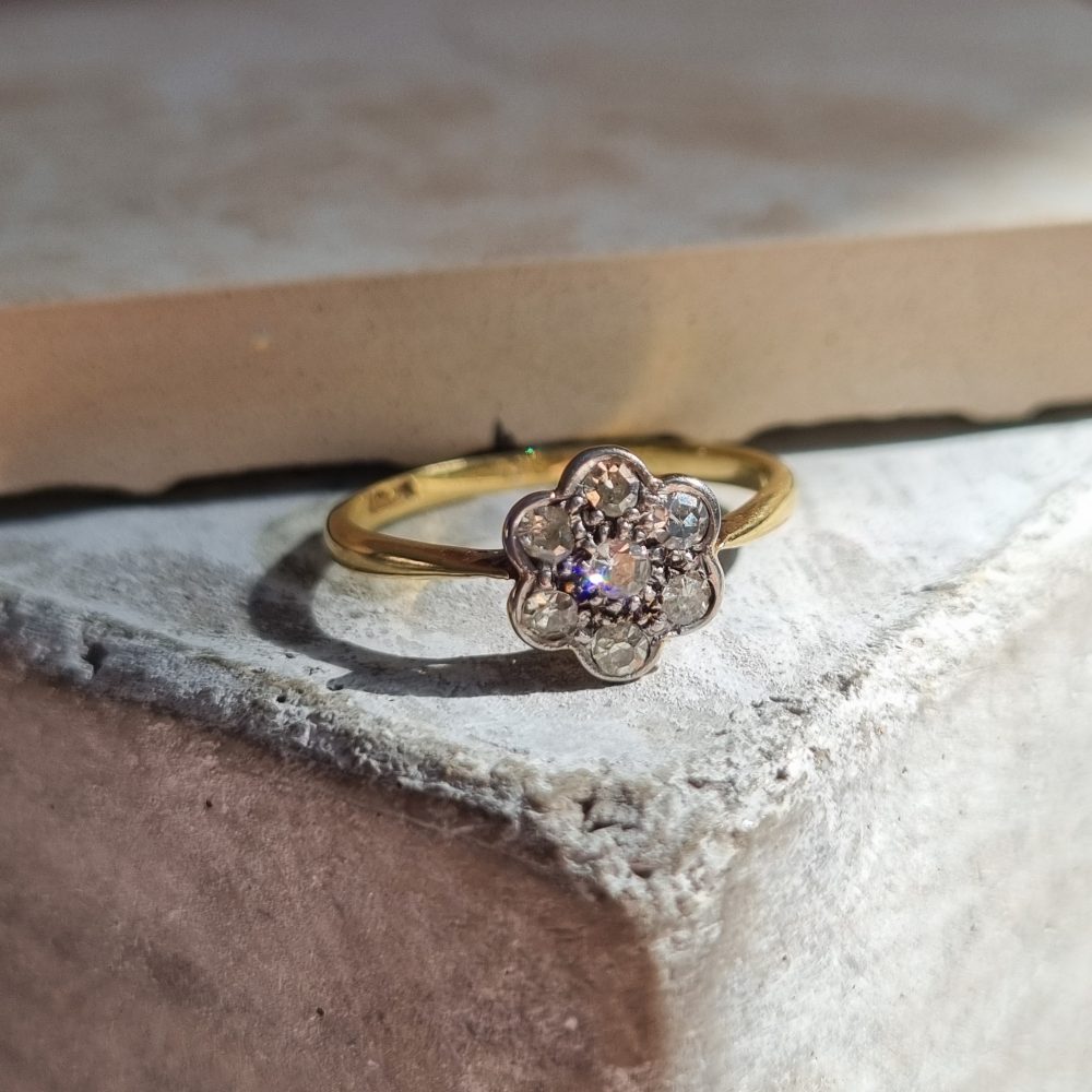 Vintage Art Deco Diamond Daisy Cluster Ring in 18ct Gold