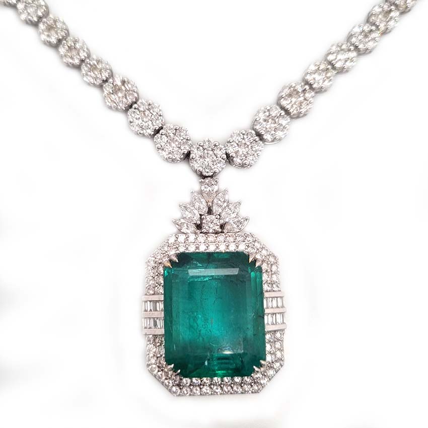 10ct Emerald and Diamond Cluster Pendant Necklace, 21.50 carats