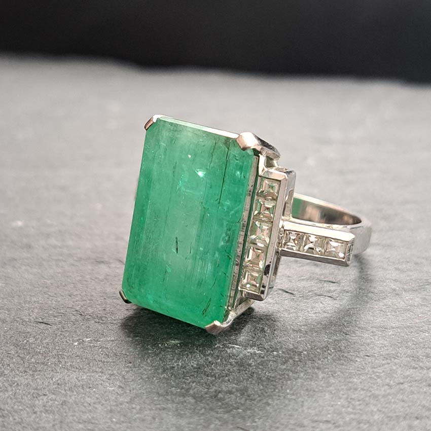 10cts Emerald Solitaire Ring with Square Cut Diamond Shoulders