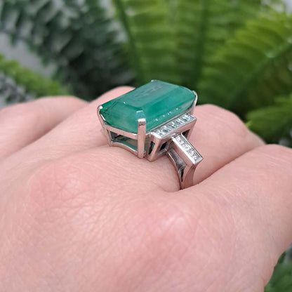 10cts Emerald Solitaire Ring with Square Cut Diamond Shoulders