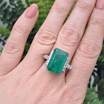 10cts Emerald Solitaire Ring with Square Cut Diamond Shoulders