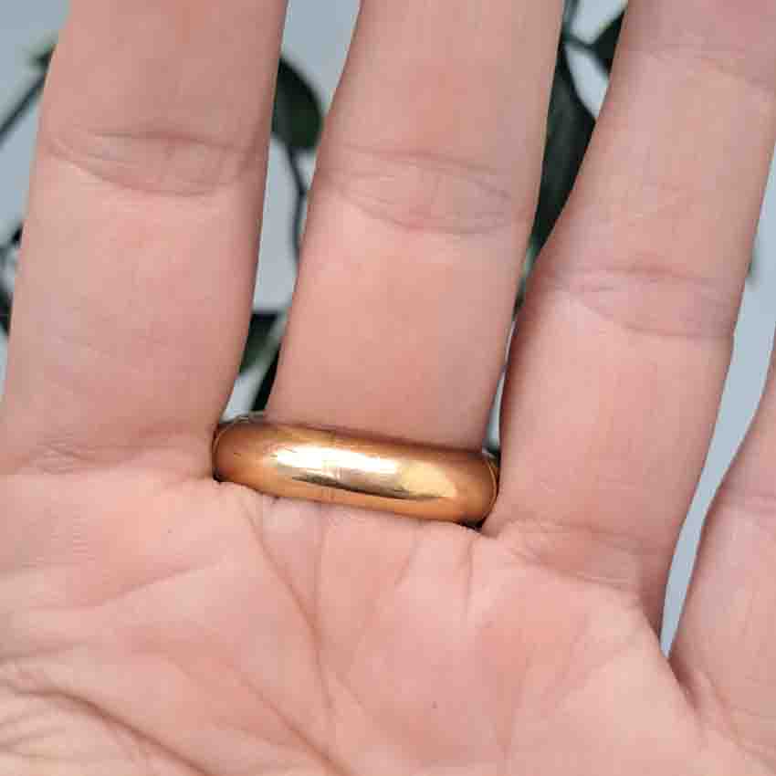 Antique Russian Large Size Mens Ring in 14 Carat Yellow gold With Carnelian