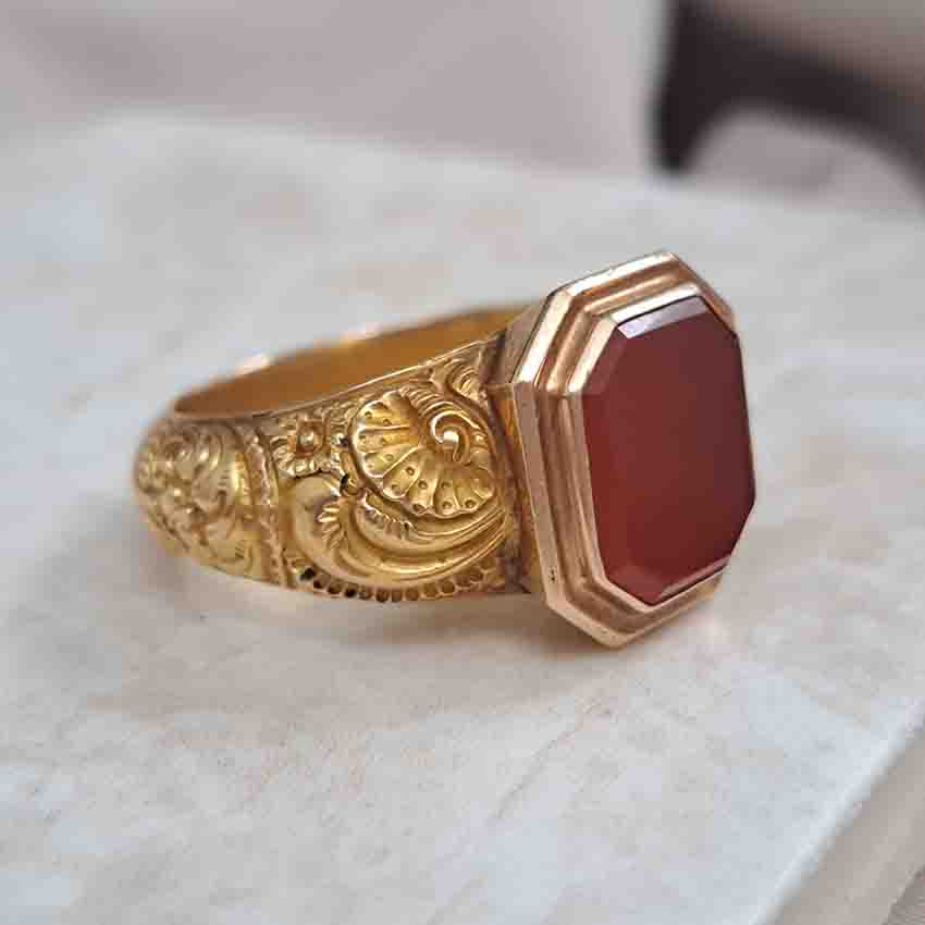 Antique Russian Large Size Mens Ring in 14 Carat Yellow gold With Carnelian