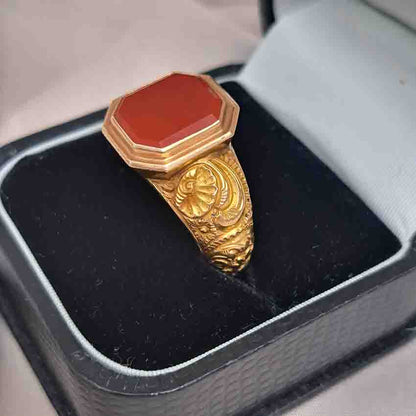 Antique Russian Large Size Mens Ring in 14 Carat Yellow gold With Carnelian