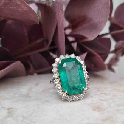 Vintage Colombian Emerald and Diamond Cluster Ring, 21.00 carats