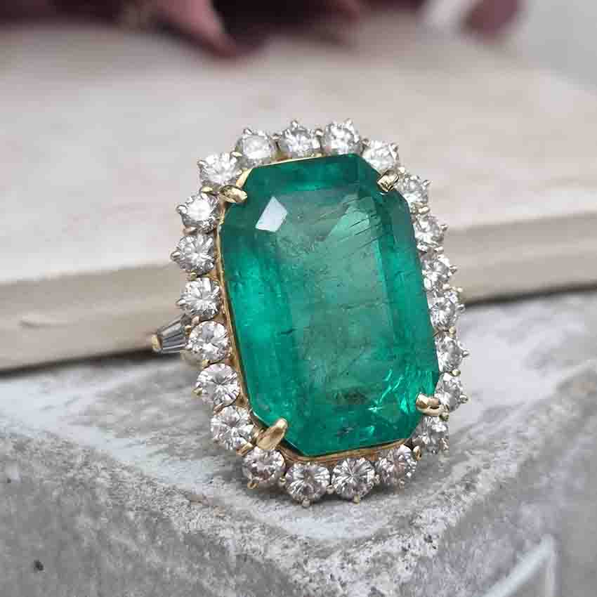 Vintage Colombian Emerald and Diamond Cluster Ring, 21.00 carats