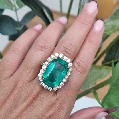 Vintage Colombian Emerald and Diamond Cluster Ring, 21.00 carats