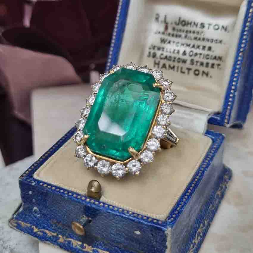 Vintage Colombian Emerald and Diamond Cluster Ring, 21.00 carats