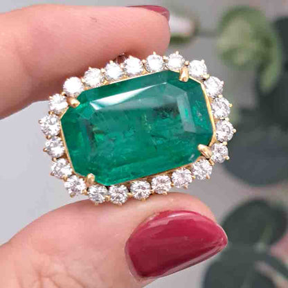 Vintage Colombian Emerald and Diamond Cluster Ring, 21.00 carats