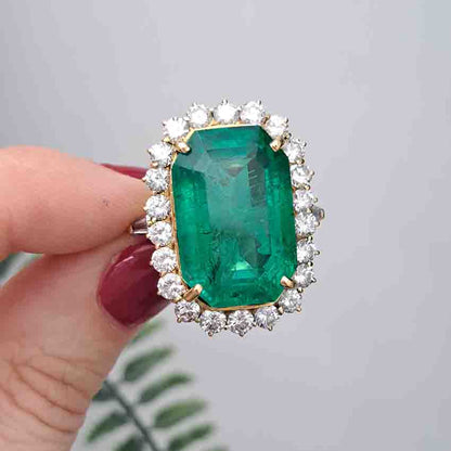Vintage Colombian Emerald and Diamond Cluster Ring, 21.00 carats