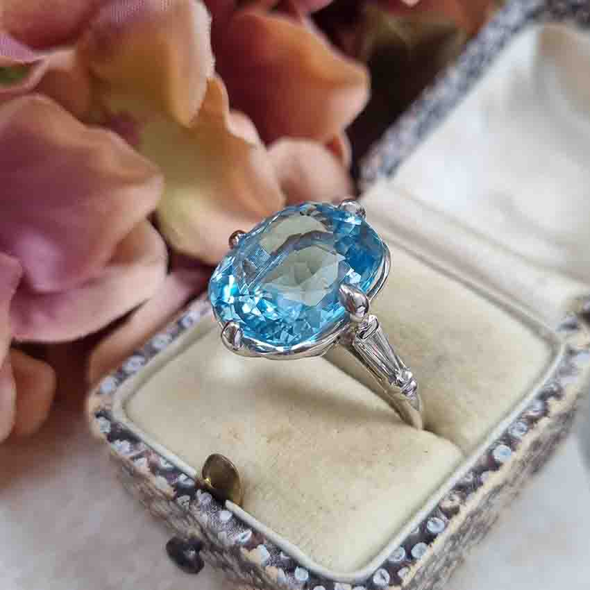 Vintage 15cts Aquamarine Solitaire Ring with Baguette Diamonds
