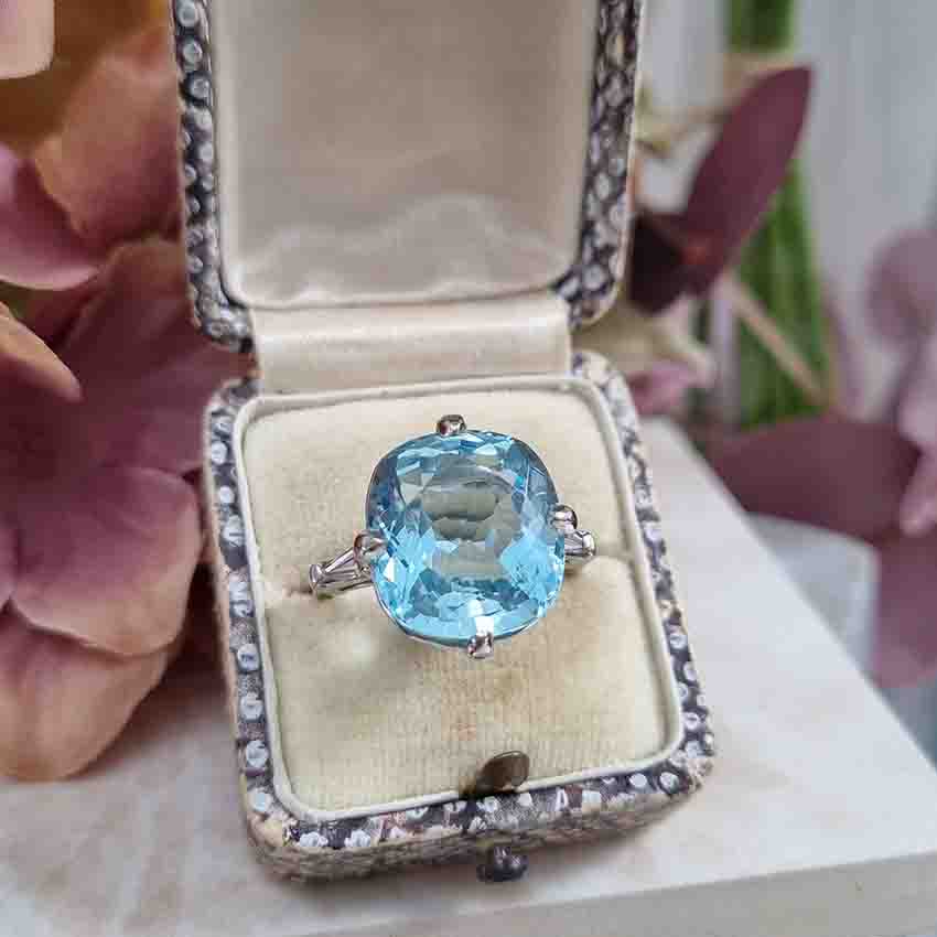 Vintage 15cts Aquamarine Solitaire Ring with Baguette Diamonds