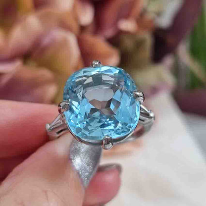 Vintage 15cts Aquamarine Solitaire Ring with Baguette Diamonds