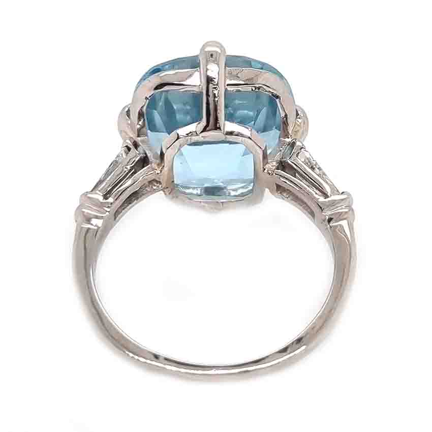 Vintage 15cts Aquamarine Solitaire Ring with Baguette Diamonds