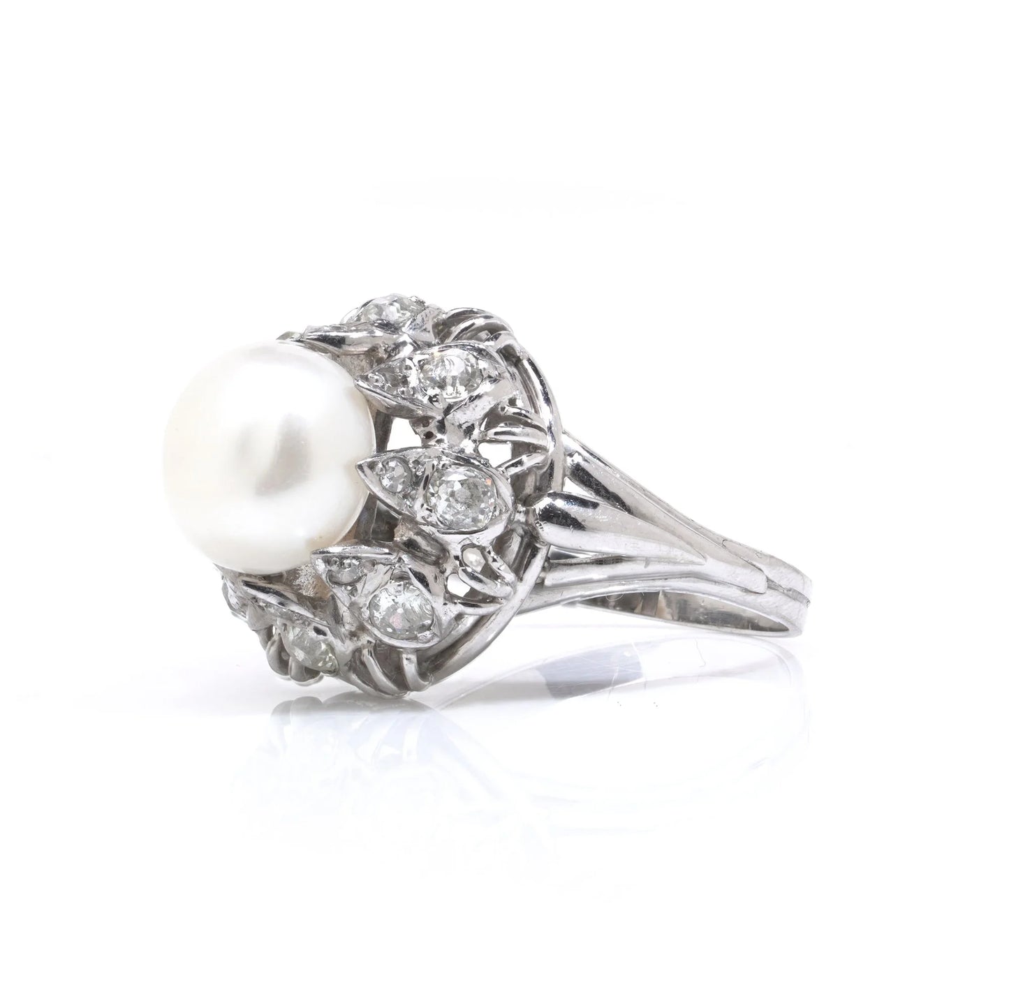 Art Deco 18 Carat Gold South Sea Cultured Pearl And Diamond Ring