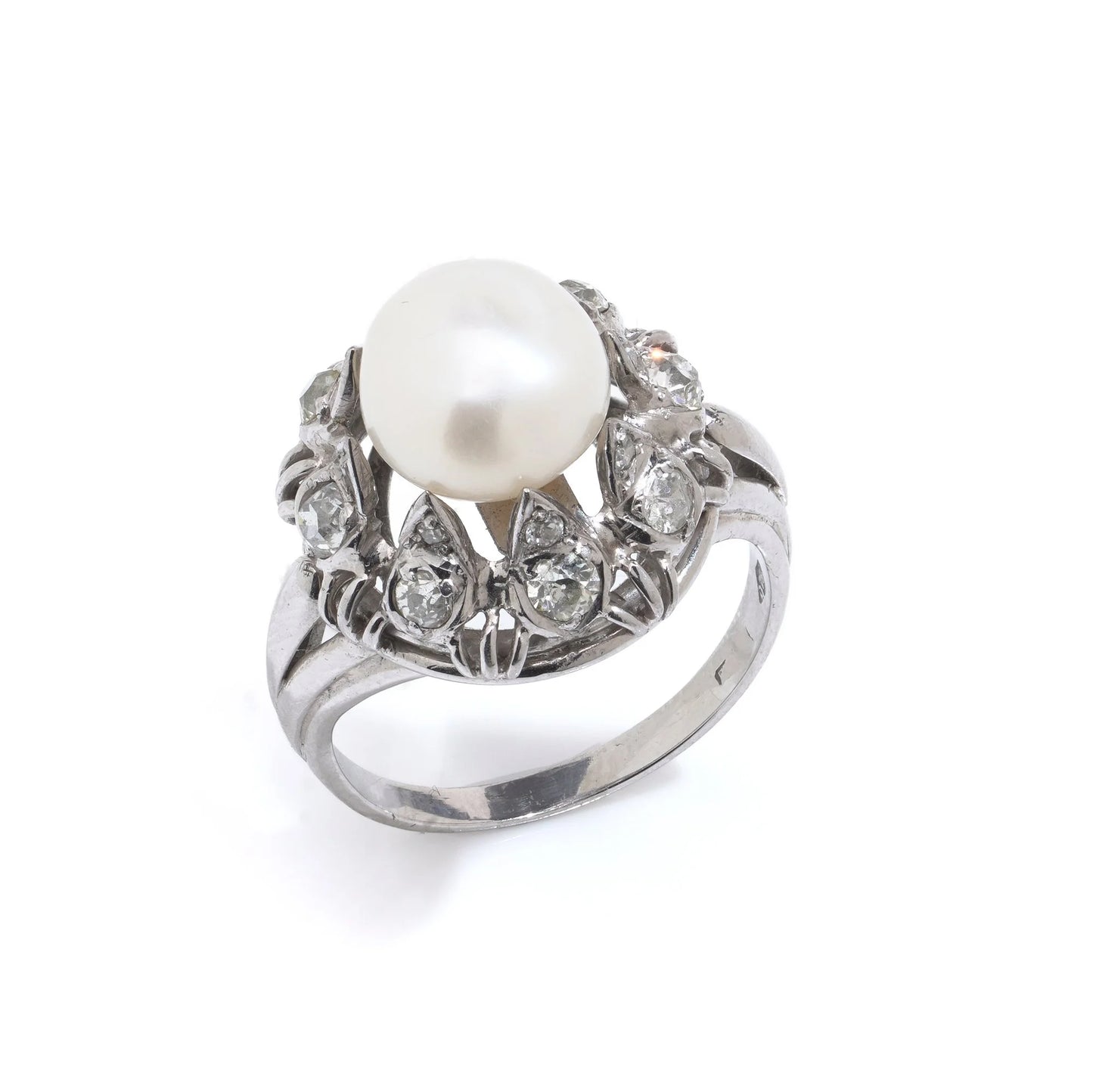 Art Deco 18 Carat Gold South Sea Cultured Pearl And Diamond Ring